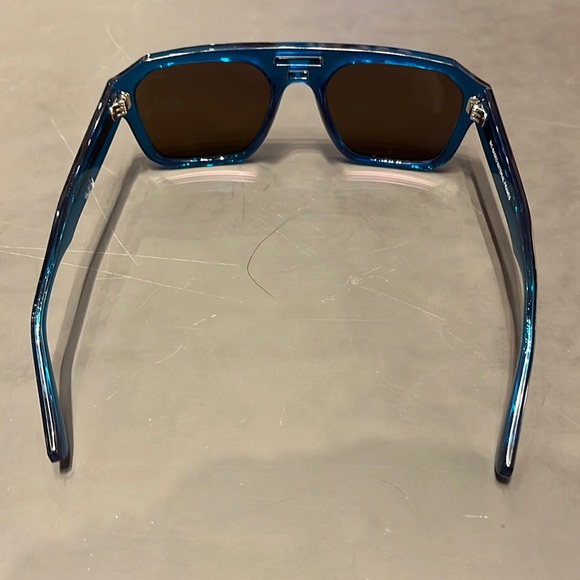 RB 4397 CORRIGAN Ray-Ban size 54, Polarized Bronze lense, Shiny Blue frame. - Picture 3 of 3